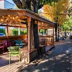 Stay Portland - La Casa Burnside - Local Eateries, Shops, And Bars