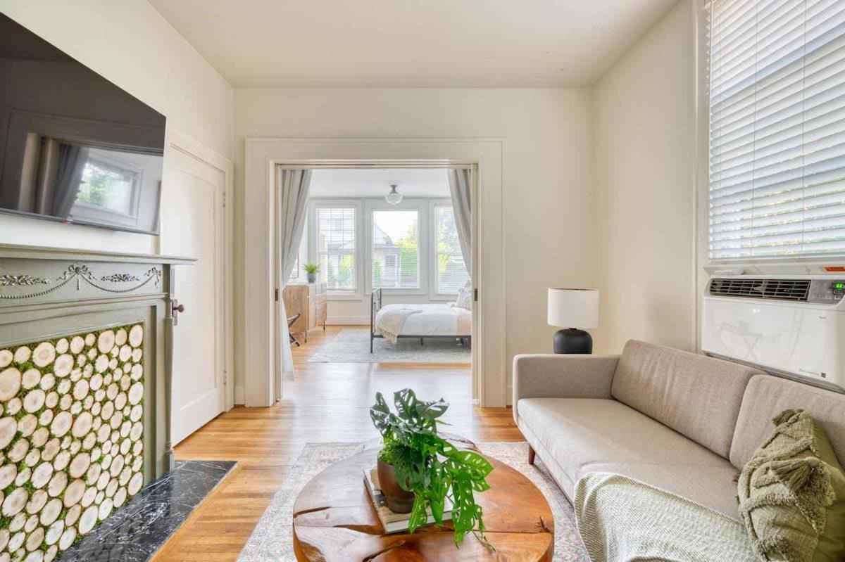 - La Casa Burnside - Local Eateries, Shops, And Bars Apartment Portland