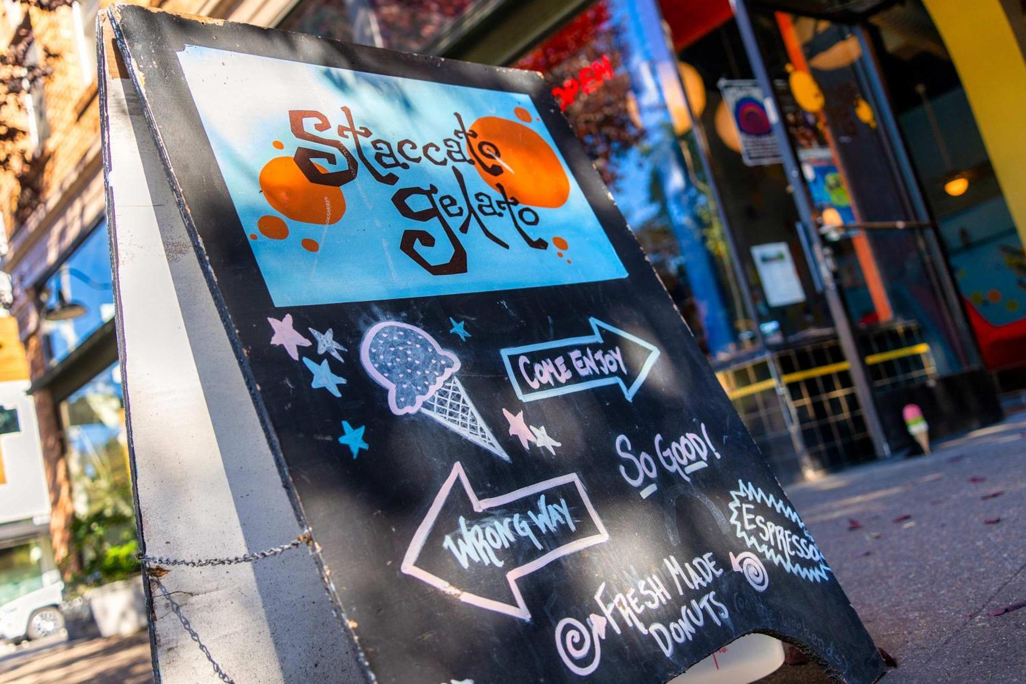 - La Casa Burnside - Local Eateries, Shops, And Bars *