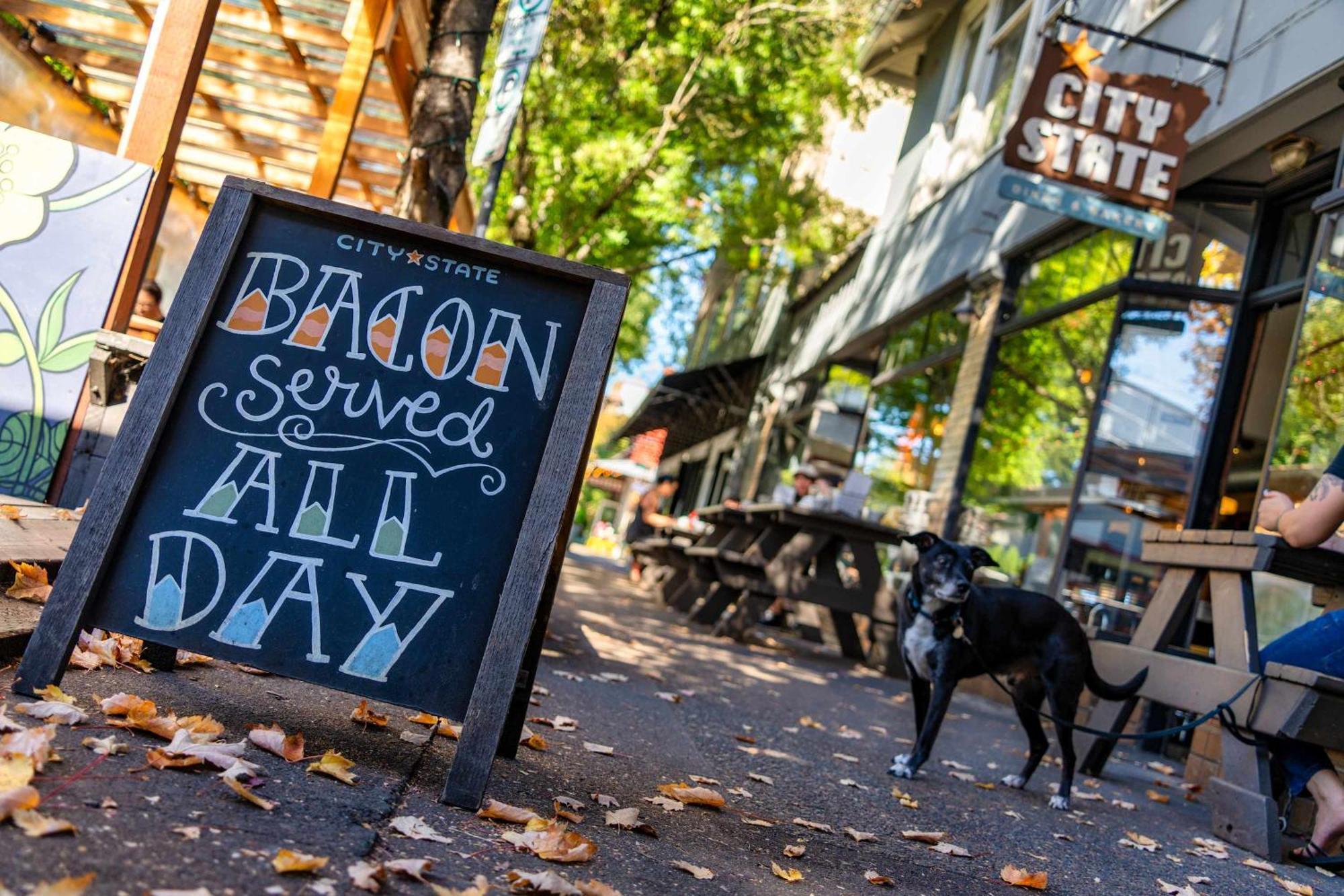 - La Casa Burnside - Local Eateries, Shops, And Bars Portland