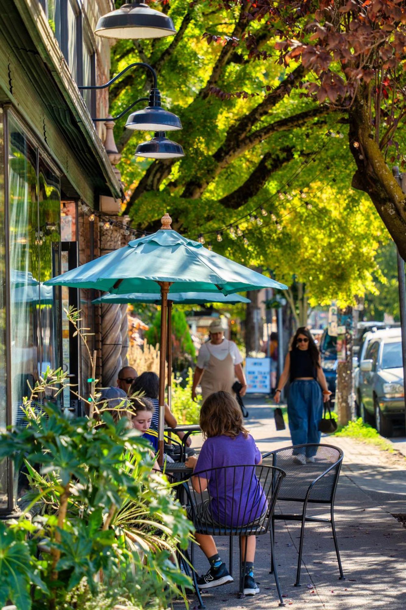 - La Casa Burnside - Local Eateries, Shops, And Bars * Portland